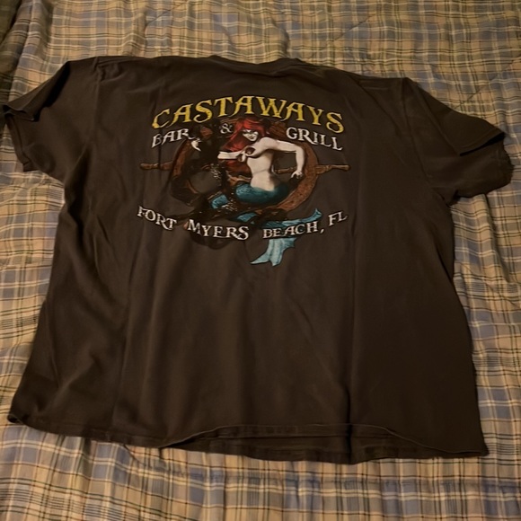 CastAways bar and grill t shirt - Picture 2 of 2